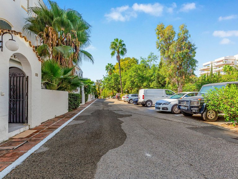 Apartment for Sale in Puerto Banús, Malaga 28