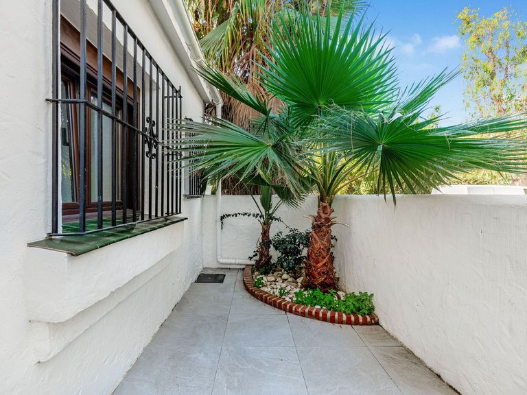 Apartment for Sale in Puerto Banús, Malaga 3