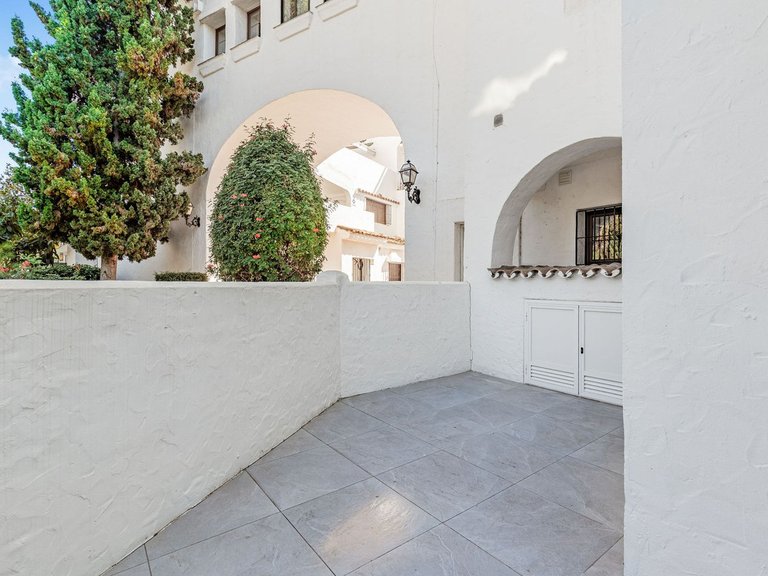 Apartment for Sale in Puerto Banús, Malaga 4