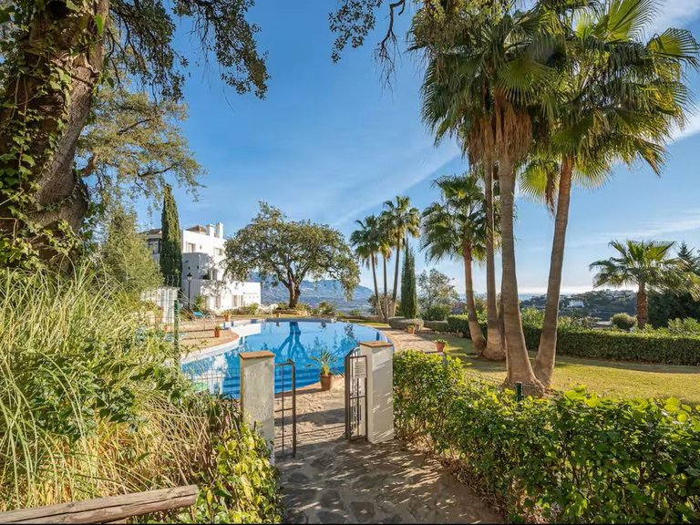 Apartment for Sale in La Mairena, Malaga 1