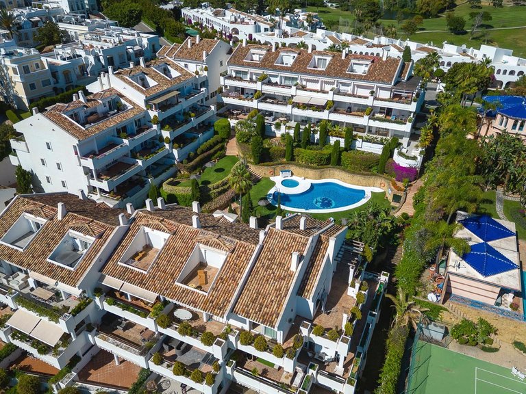 Apartment for Sale in Nueva Andalucía, Malaga 18