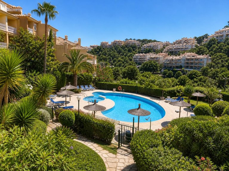 Apartment for Sale in La Mairena, Malaga 1