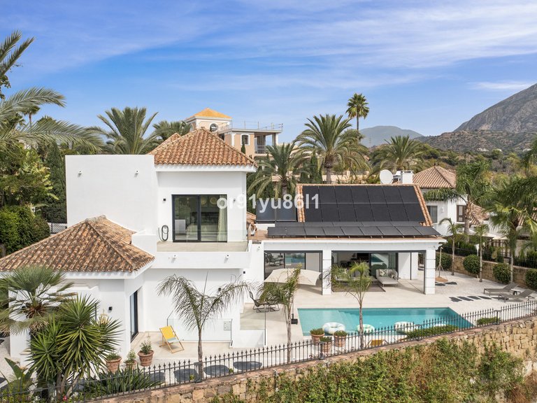 Villa for Sale in The Golden Mile, Malaga 1