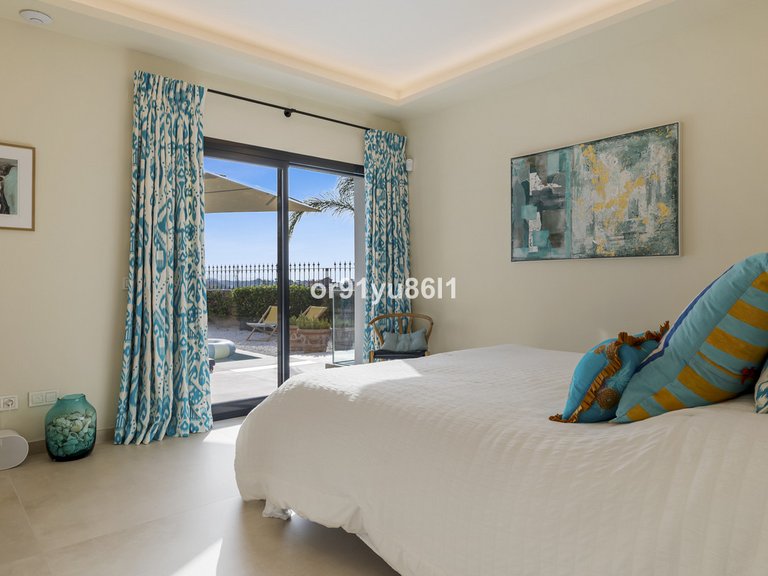 Villa for Sale in The Golden Mile, Malaga 10