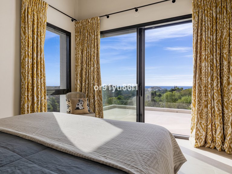 Villa for Sale in The Golden Mile, Malaga 12