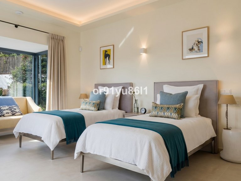 Villa for Sale in The Golden Mile, Malaga 13