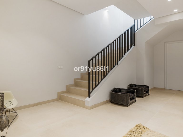 Villa for Sale in The Golden Mile, Malaga 14