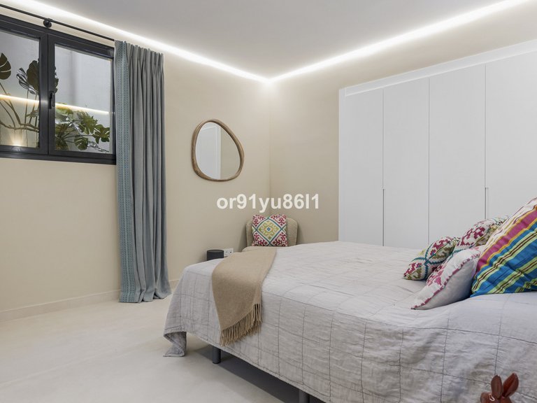Villa for Sale in The Golden Mile, Malaga 17