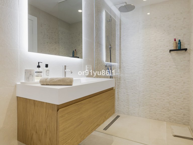 Villa for Sale in The Golden Mile, Malaga 18