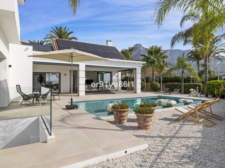 Villa for Sale in The Golden Mile, Malaga 19