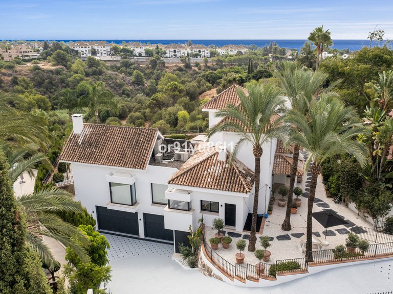 Villa for Sale in The Golden Mile, Malaga 22