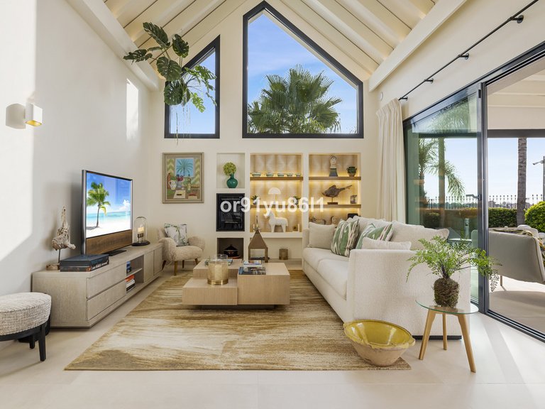 Villa for Sale in The Golden Mile, Malaga 3