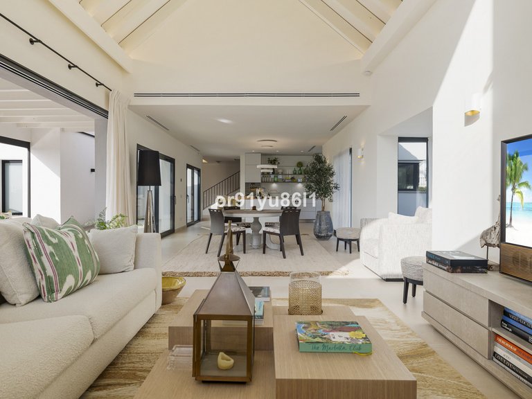 Villa for Sale in The Golden Mile, Malaga 4