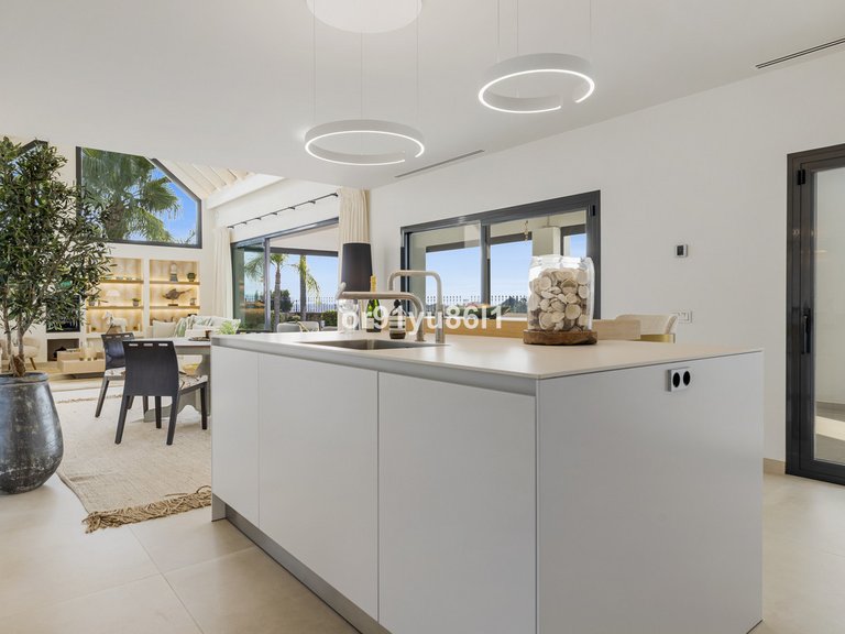 Villa for Sale in The Golden Mile, Malaga 7