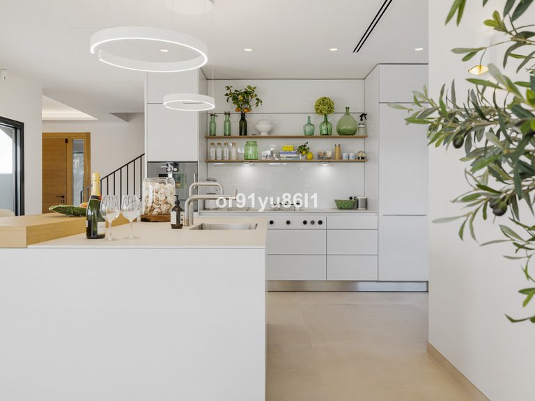 Villa for Sale in The Golden Mile, Malaga 8