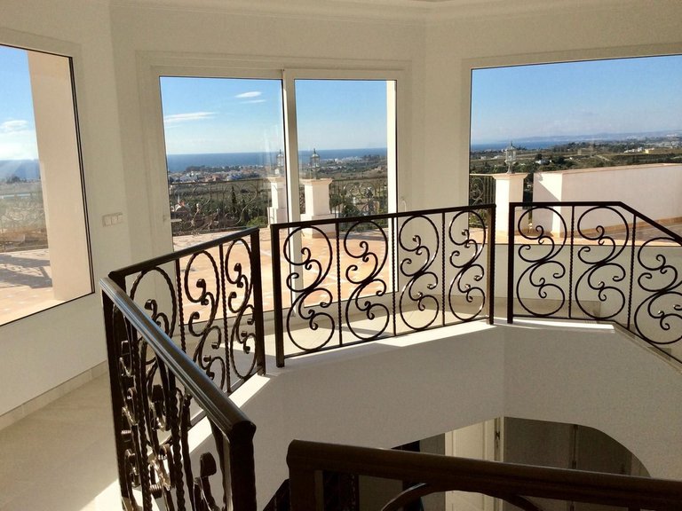 Villa for Sale in Los Flamingos, Malaga 12