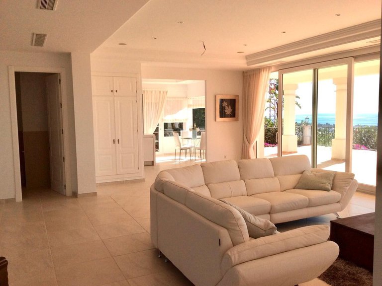 Villa for Sale in Los Flamingos, Malaga 19