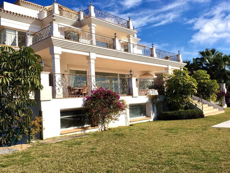 Villa for Sale in Los Flamingos, Malaga 2