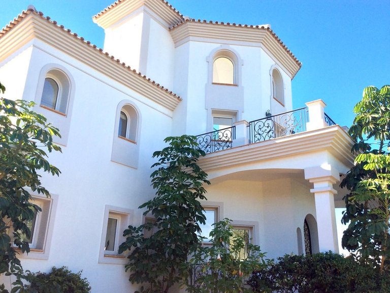 Villa for Sale in Los Flamingos, Malaga 4