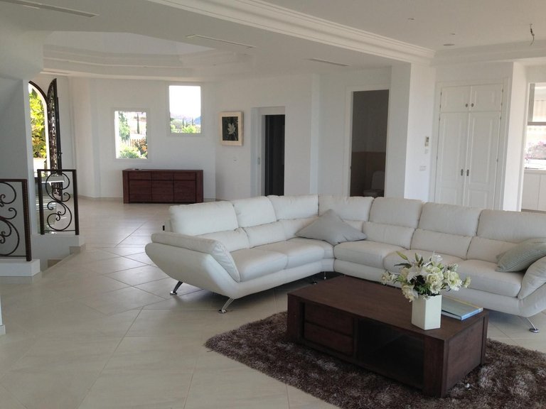 Villa for Sale in Los Flamingos, Malaga 6