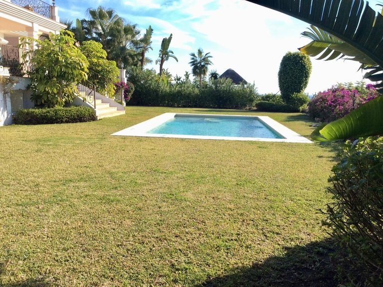 Villa for Sale in Los Flamingos, Malaga 8