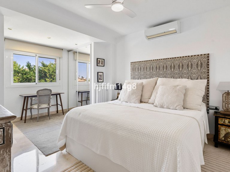 Villa for Sale in Nueva Andalucía, Malaga 12