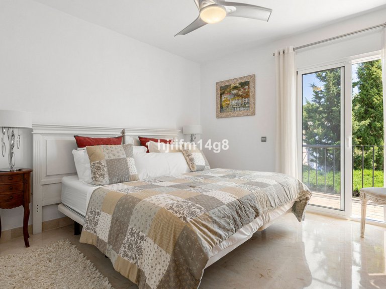 Villa for Sale in Nueva Andalucía, Malaga 14