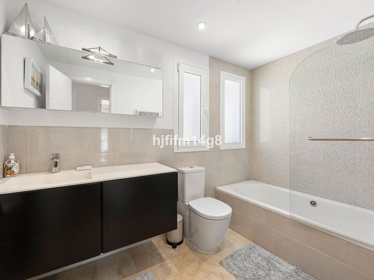 Villa for Sale in Nueva Andalucía, Malaga 17