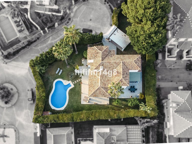 Villa for Sale in Nueva Andalucía, Malaga 2