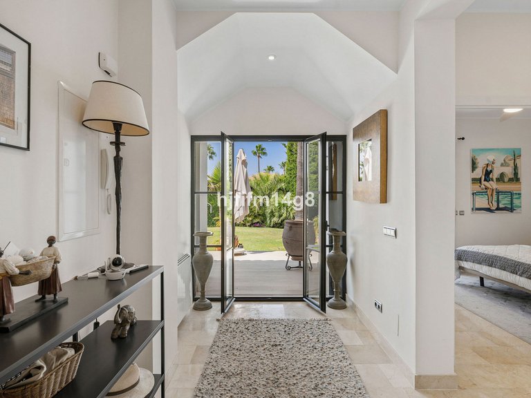 Villa for Sale in Nueva Andalucía, Malaga 20