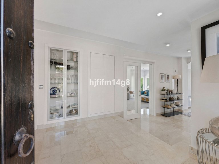 Villa for Sale in Nueva Andalucía, Malaga 21