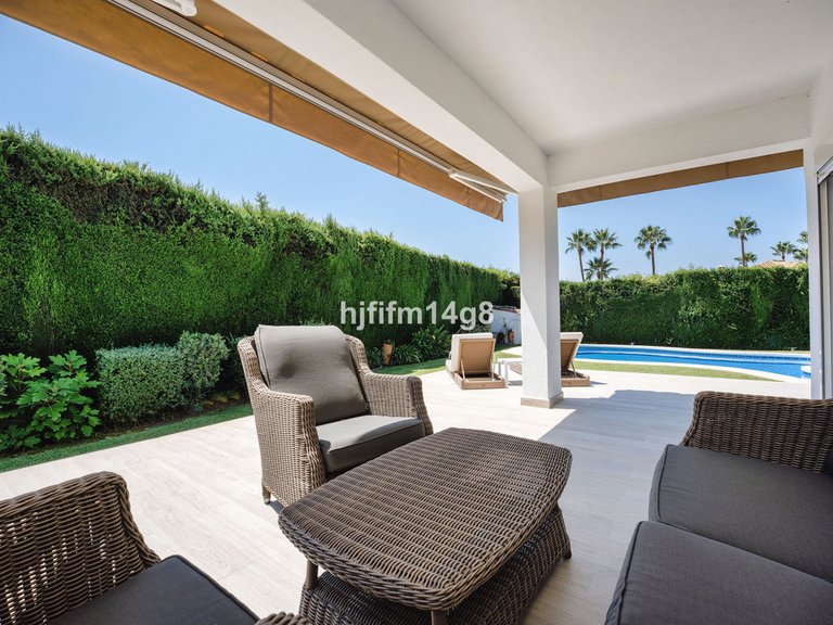 Villa for Sale in Nueva Andalucía, Malaga 24