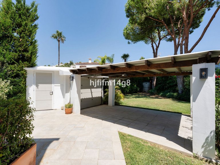 Villa for Sale in Nueva Andalucía, Malaga 26
