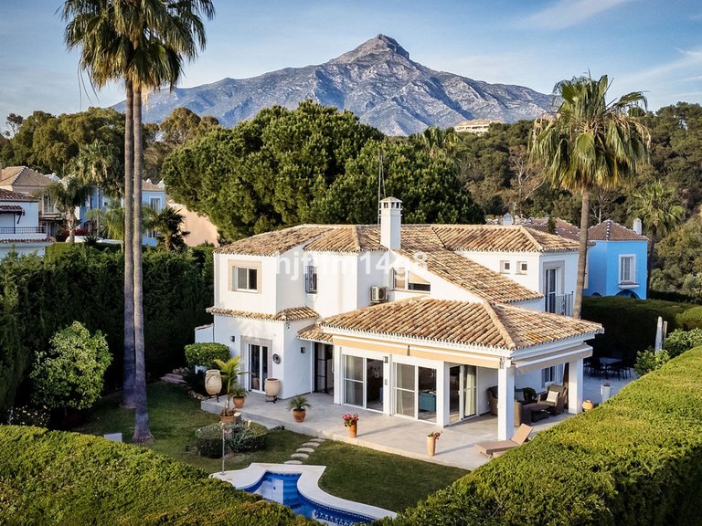 Villa for Sale in Nueva Andalucía, Malaga 3