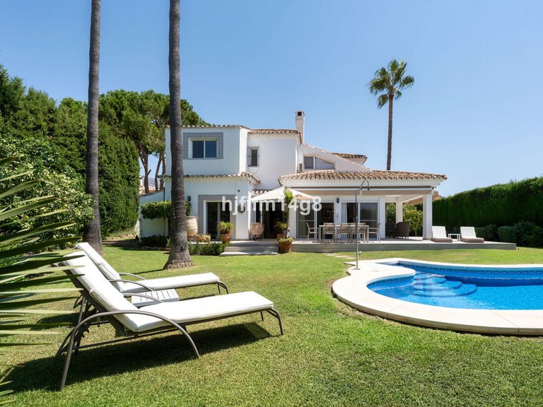 Villa for Sale in Nueva Andalucía, Malaga 4