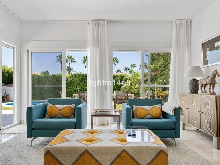 Villa for Sale in Nueva Andalucía, Malaga 8