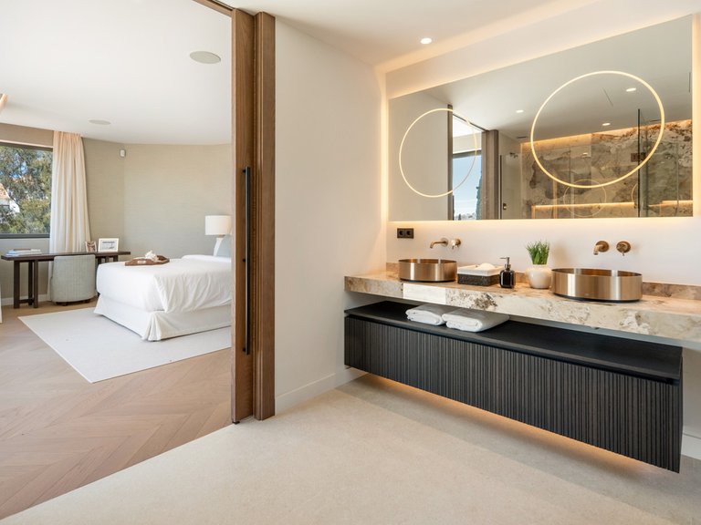 Villa for Sale in Benahavís, Malaga 35