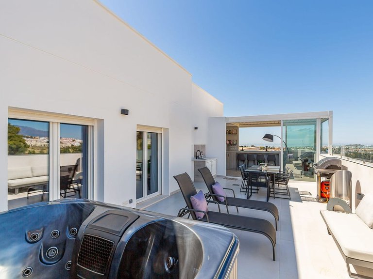 Apartment for Sale in Nueva Andalucía, Malaga 2