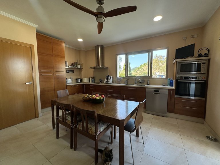 Villa for Sale in Cerrado De Calderón, Malaga 14