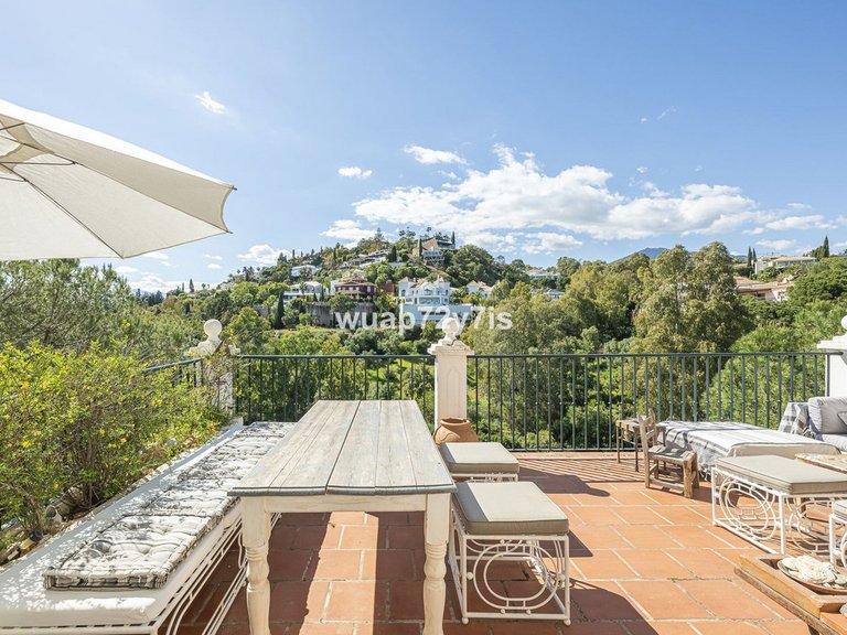 Villa for Sale in La Quinta, Malaga 1