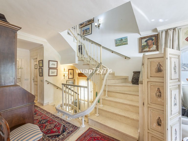 Villa for Sale in La Quinta, Malaga 16
