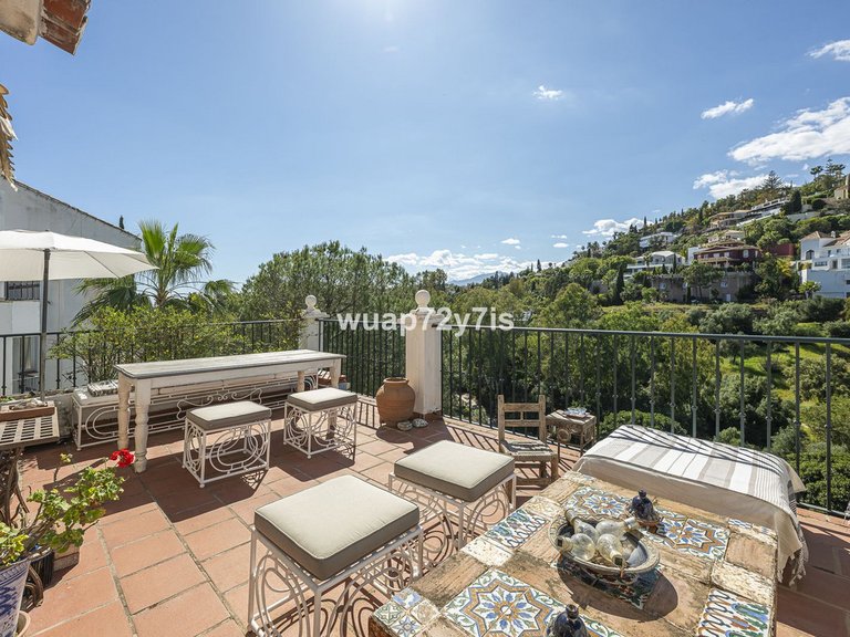 Villa for Sale in La Quinta, Malaga 18