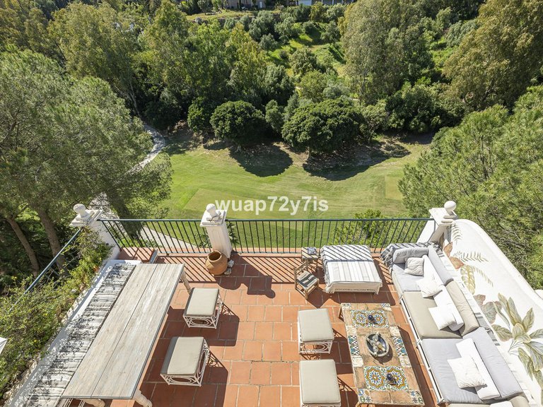 Villa for Sale in La Quinta, Malaga 2