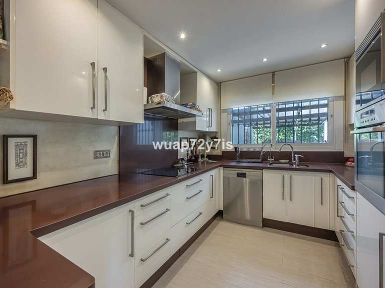 Villa for Sale in La Quinta, Malaga 21