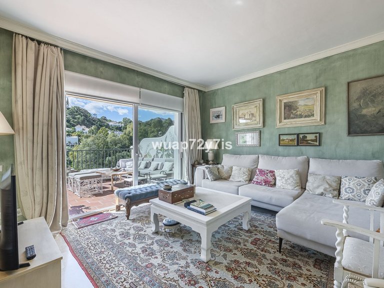 Villa for Sale in La Quinta, Malaga 3