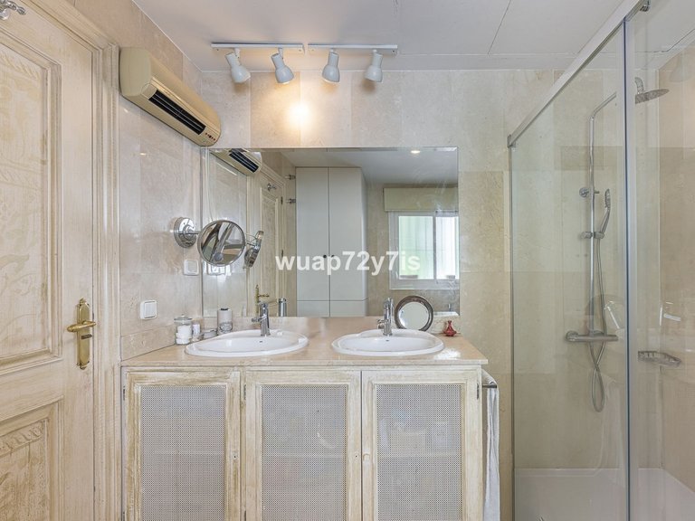 Villa for Sale in La Quinta, Malaga 30