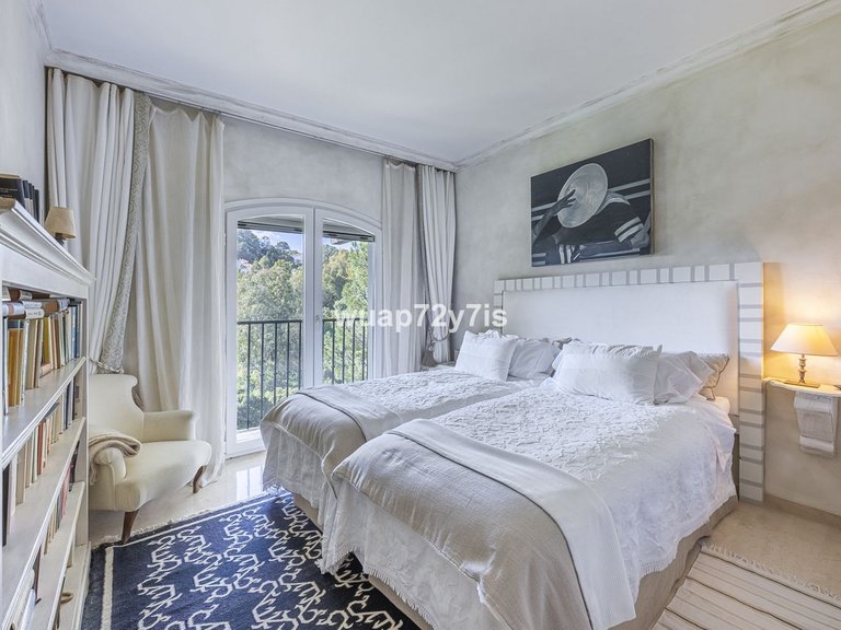 Villa for Sale in La Quinta, Malaga 31