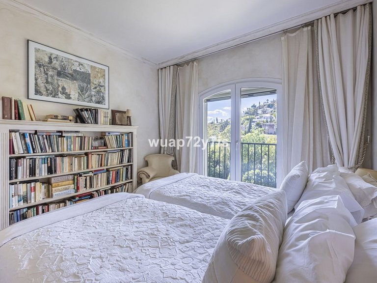 Villa for Sale in La Quinta, Malaga 32