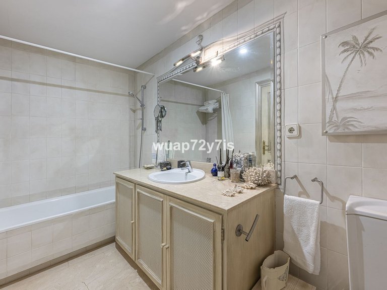 Villa for Sale in La Quinta, Malaga 34