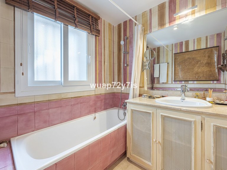Villa for Sale in La Quinta, Malaga 39